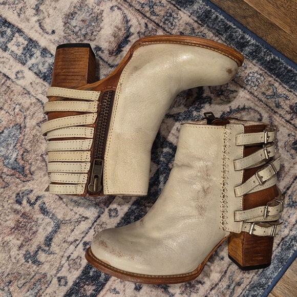 Freebird Hermosa Leather Buckle Detail Booties, Size 7 - Picture 4 of 13